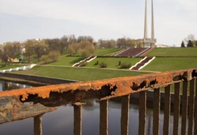 Віцебскія ўлады зацягваюць рамонт агароджаў моста, ігнаруючы патрабаванні гараджан